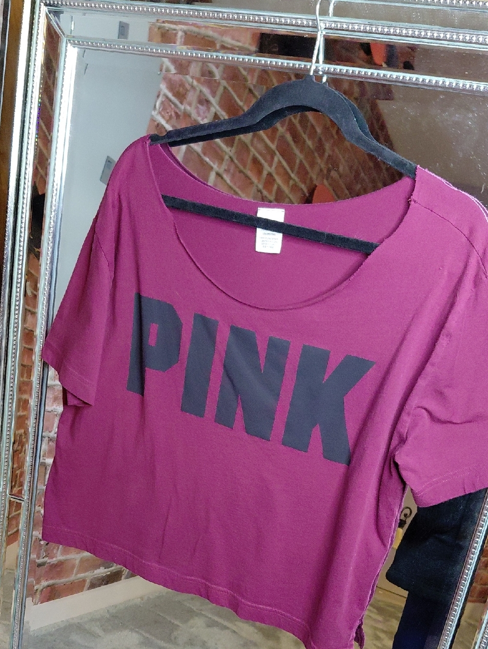 PINK Victoria's Secret Berry Scoop-Neck Cropped Tee with Black Logo